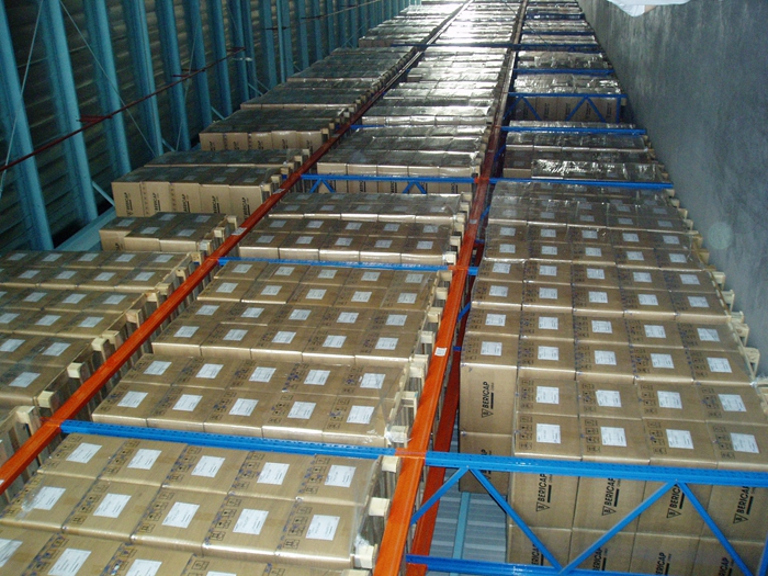 塑料托盘中为什必须使用防滑橡胶呢？